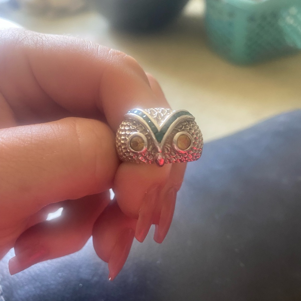 Solid Sterling Silver Owl Ring - With Real Emeral… - image 4